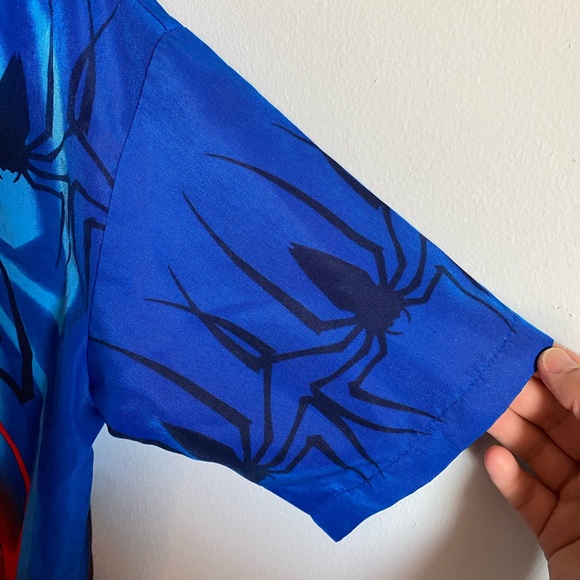 2004 Spiderman 2 button up shirt - Picture 6 of 9
